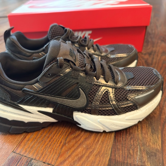 Nike V2K RUN Velvet Brown / Baroque Brown | size M 6 / W7.5 - Picture 7 of 10